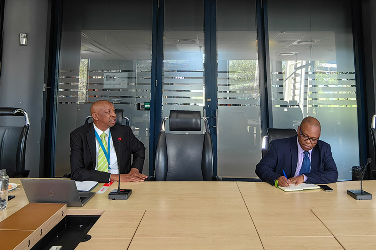 Сесил Масока и Майола Фикисва Лизека Мпумаланга 