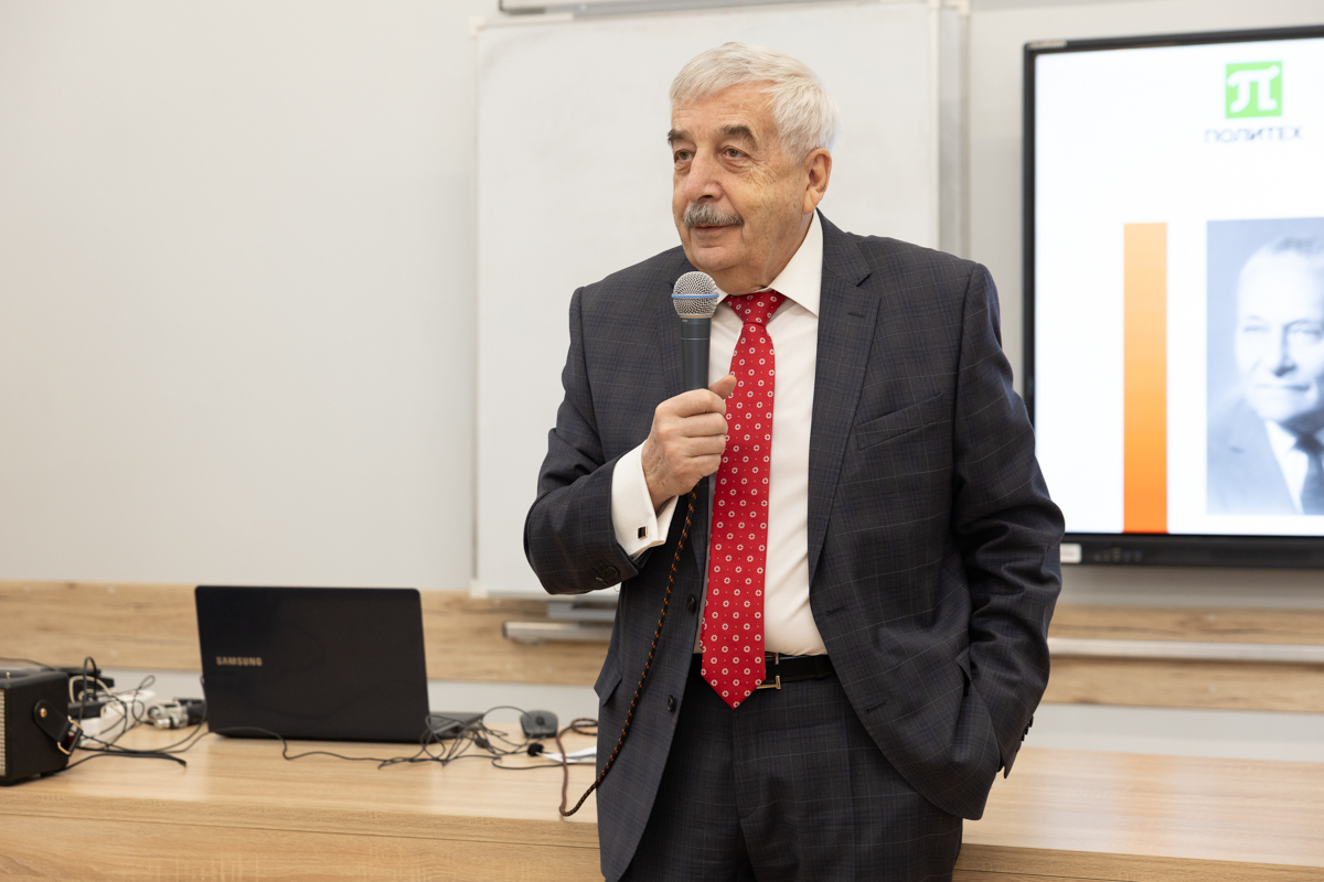 Владимир Глухов 