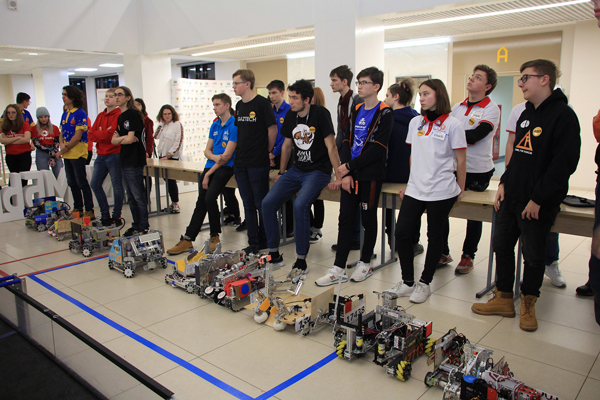 Команда из Политеха победила в отборочном этапе чемпионате по робототехнике