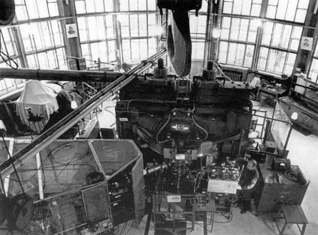 Циклотрон в ФТИ, построенный в 1946 г. Циклотрон в ФТИ, построенный в 1946 г.