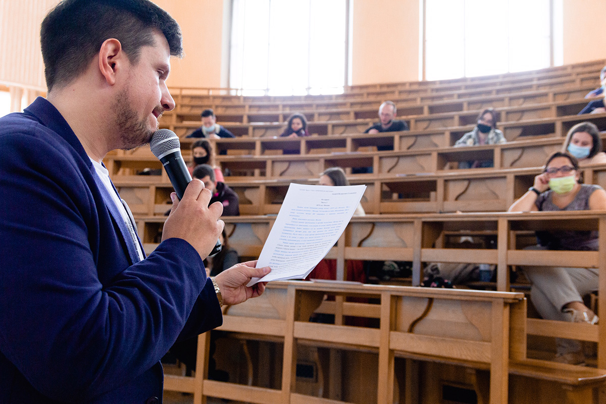 Андрей ЗАЙЦЕВ стал чтецом на «Тотальном диктанте» в СПбПУ 