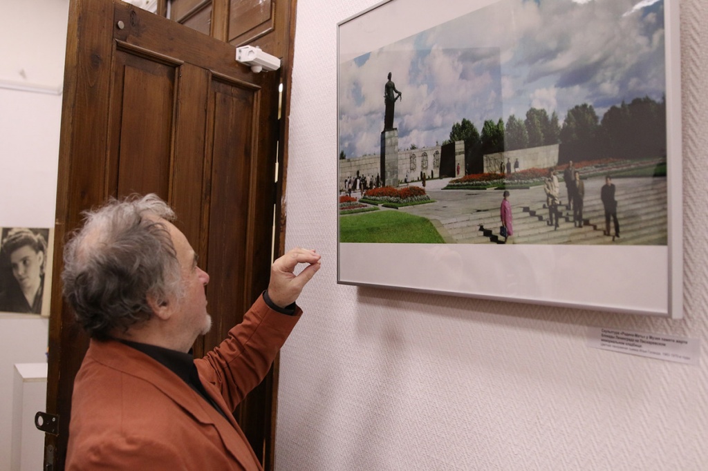 В Музейном комплексе СПбПУ открылась выставка памяти фотохудожника Ильи Голанда
