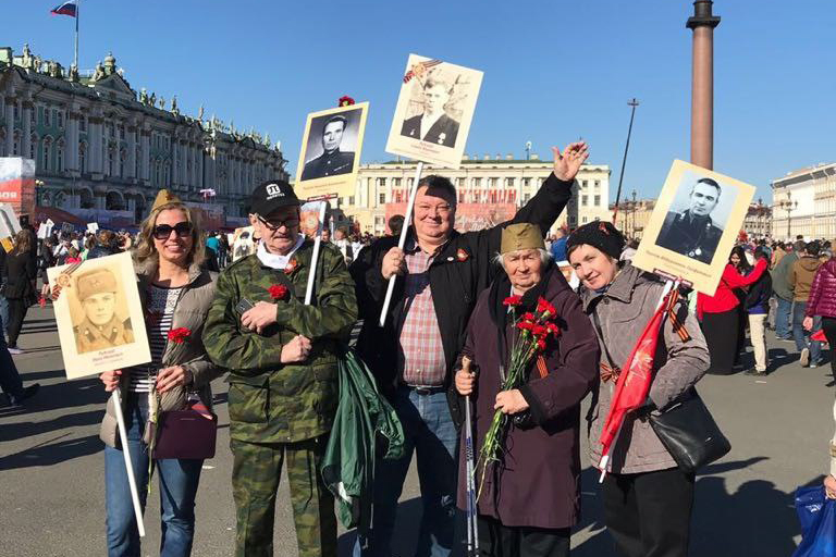 Участие в Бессмертном полку принял ректор СПбПУ А.И. Рудской вместе с семьей 