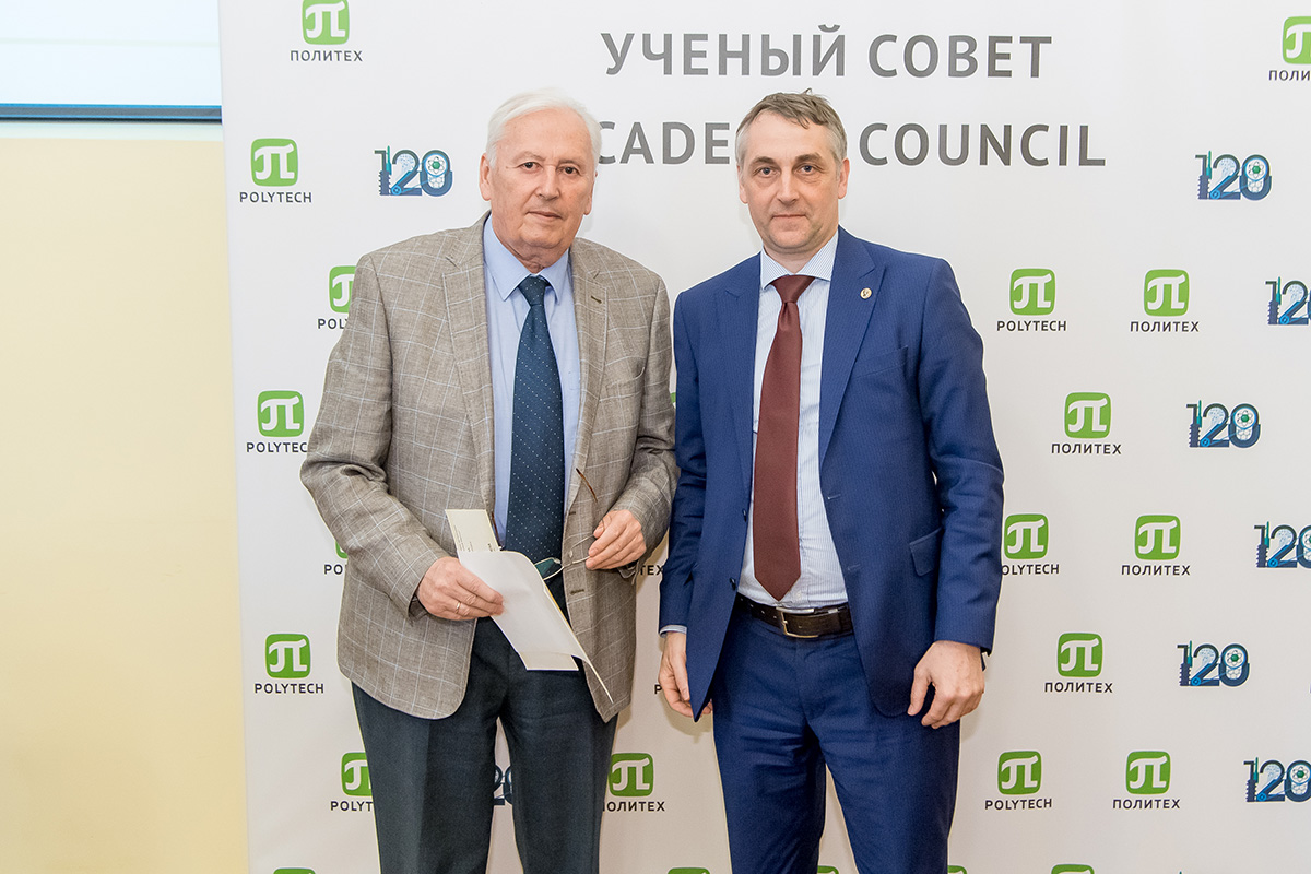 Слева направо - президент СПбПУ, академик РАН Михаил Петрович ФЕДОРОВ и проректор по научной работе В.В. СЕРГЕЕВ Слева направо - президент СПбПУ, академик РАН Михаил Петрович ФЕДОРОВ и проректор по научной работе В.В. СЕРГЕЕВ