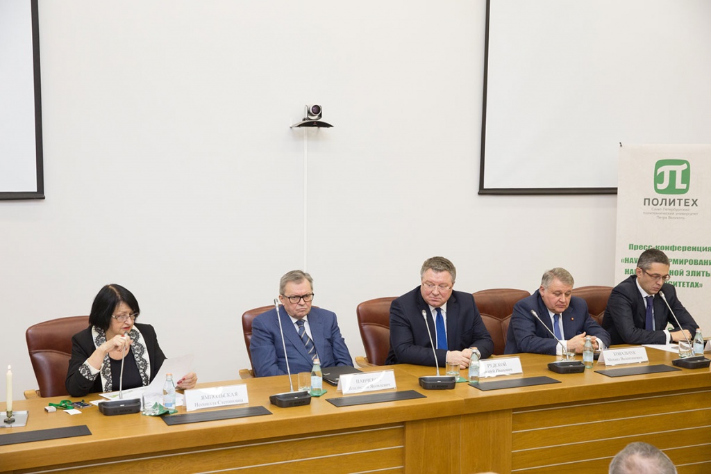 Слева направо Н.С. Ямпольская, В.Я. Панченко, А.И. Рудской, М.В.
Ковальчук, А.Б. Повалко Слева направо Н.С. Ямпольская, В.Я. Панченко, А.И. Рудской, М.В.
Ковальчук, А.Б. Повалко