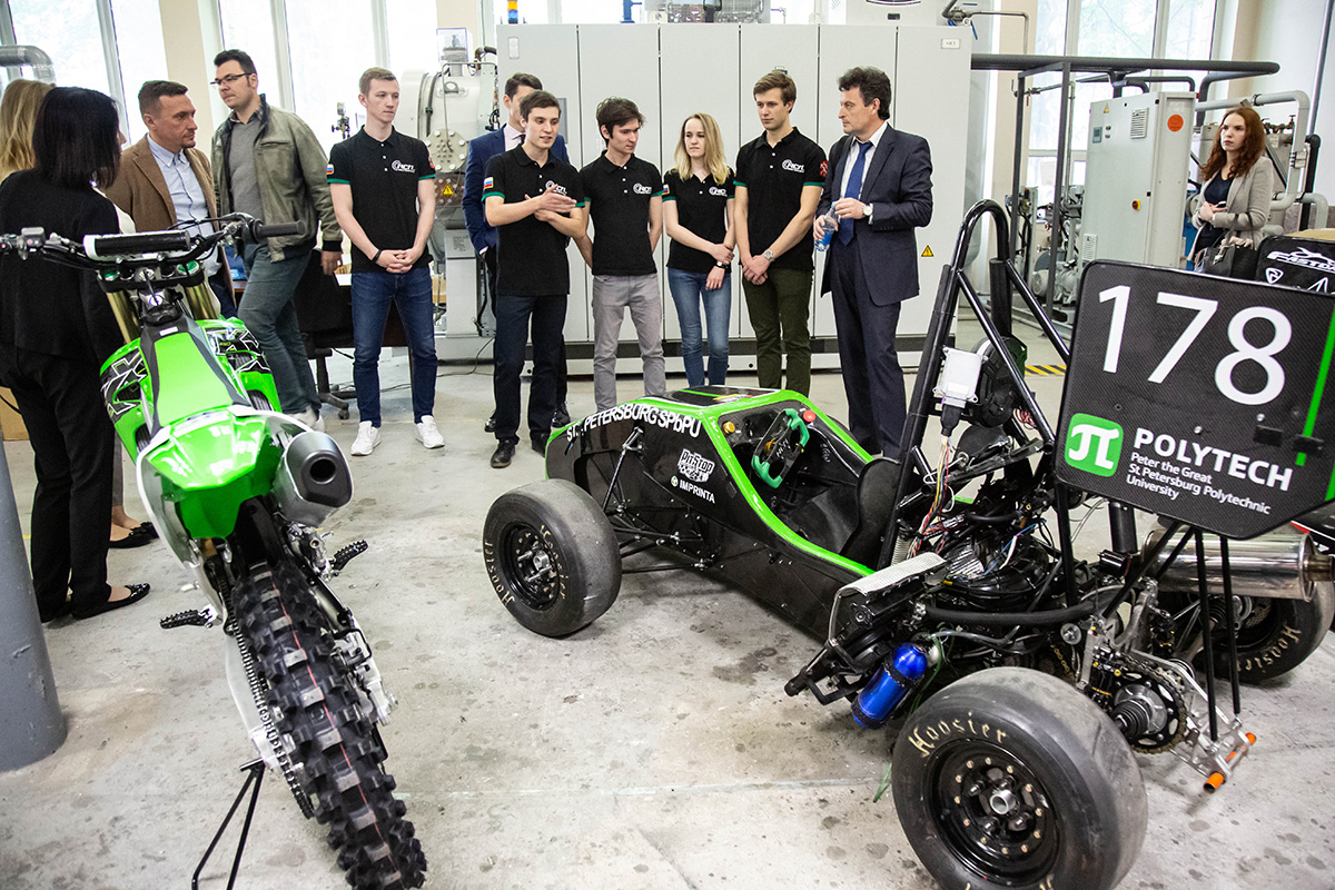 Компания Kawasaki подарила сердце новому студенческому болиду Компания Kawasaki подарила сердце новому студенческому болиду