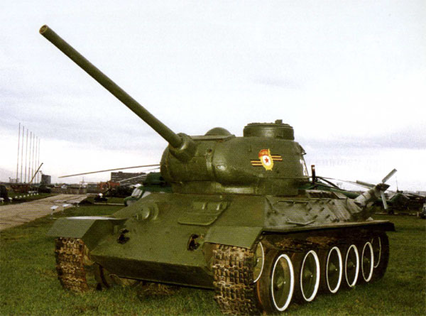 Танк Т-34. Конструктор Кошкин М.И. Пушка - конструктор Иванов И.И.