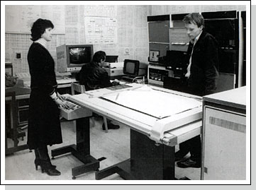 Одно из первых в вузах автоматизированное рабочее место конструктора (АРМ) на кафедре Автоматы . 1984