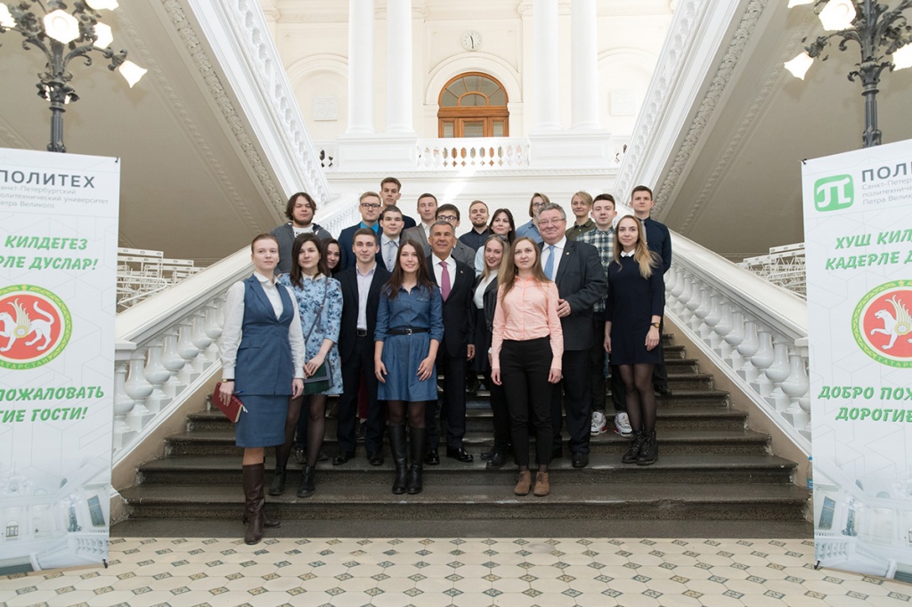  Глава республики встретился со студентами, которые приехали на учебу из Татарстана