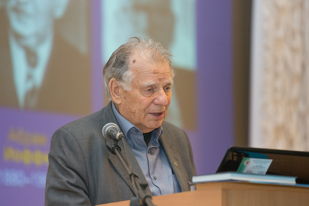 Жорес Алферов, лауерат Нобелевской премии по физике