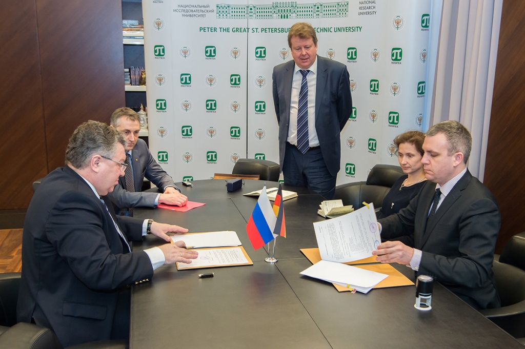 По итогам встречи был подписан лицензионный договор между СПбПУ и компанией 100К20
