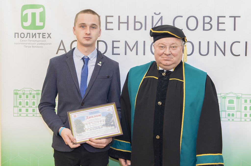 Лучший в патриотической работе - Артем Соловьев Лучший в патриотической работе - Артем Соловьев
