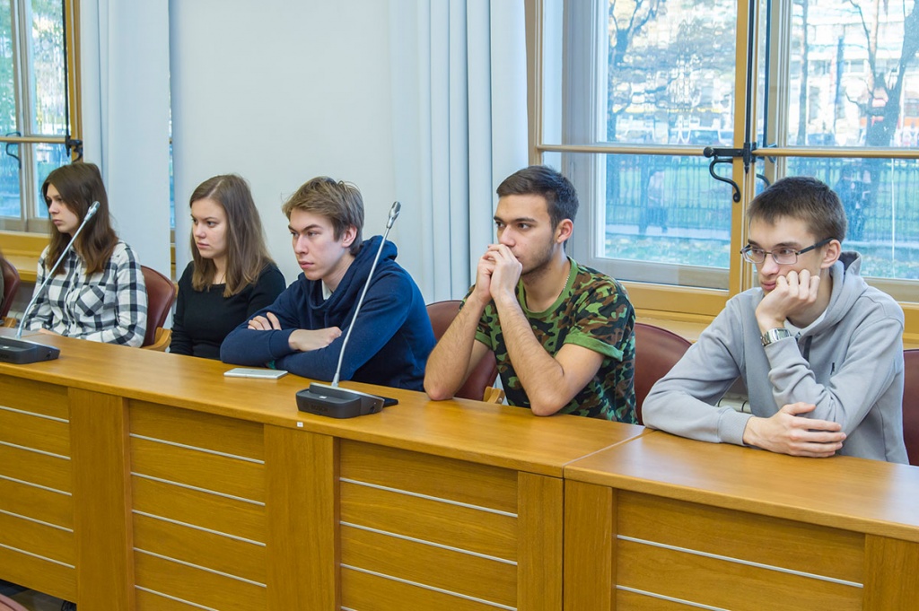 Студенты СПбпу ознакомились с докладами спикеров Студенты СПбпу ознакомились с докладами спикеров