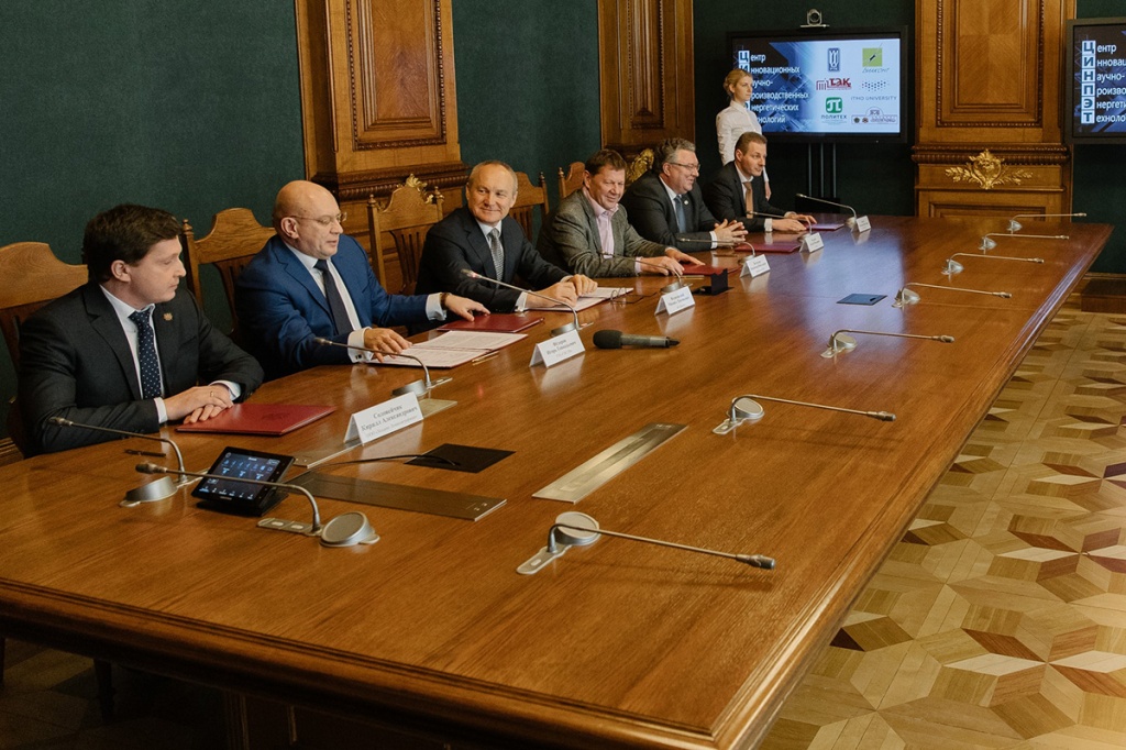 В Технопарке Университета ИТМО подписано шестистороннее соглашение о создании Центра инновационных научно-производственных энергетических технологий В Технопарке Университета ИТМО подписано шестистороннее соглашение о создании Центра инновационных научно-производственных энергетических технологий