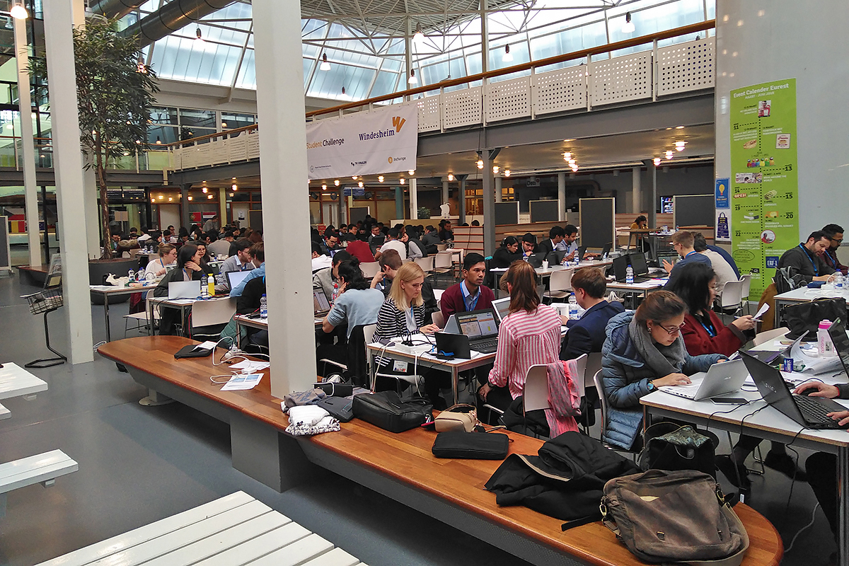 В Зволле Нидерланды прибыли более 100 участников 