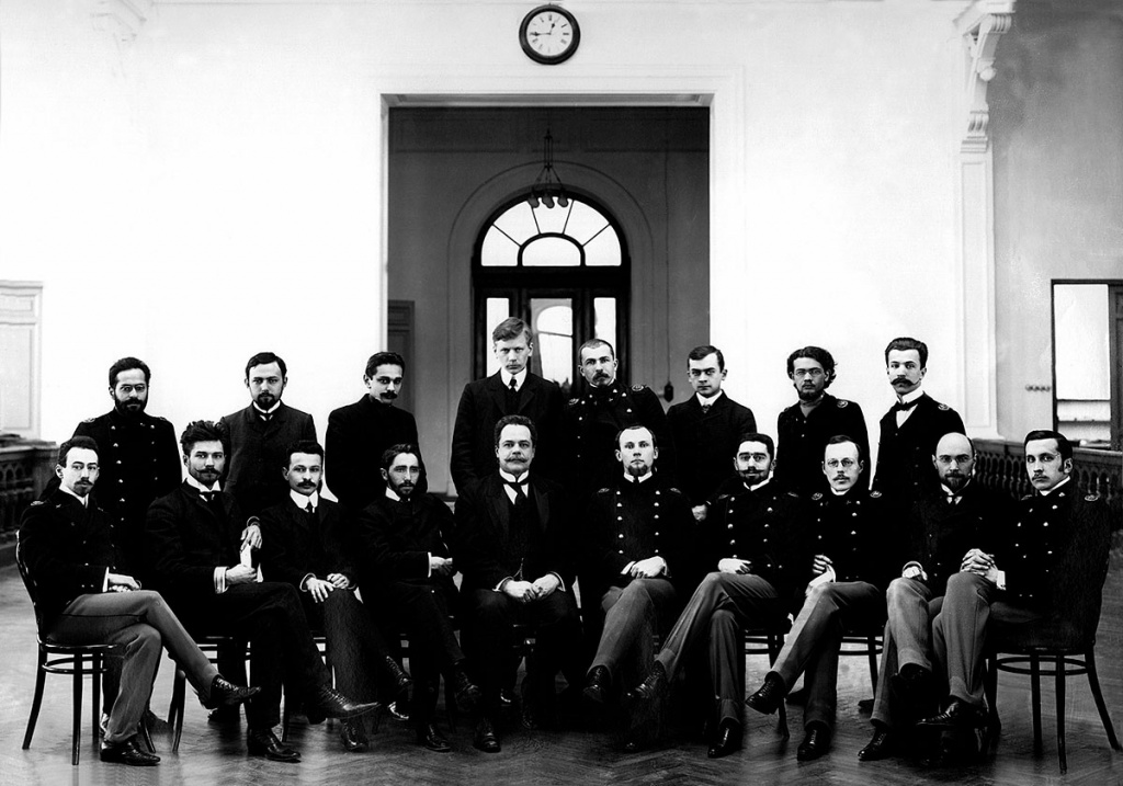 Группа старост с А.Г. Гагариным.1907