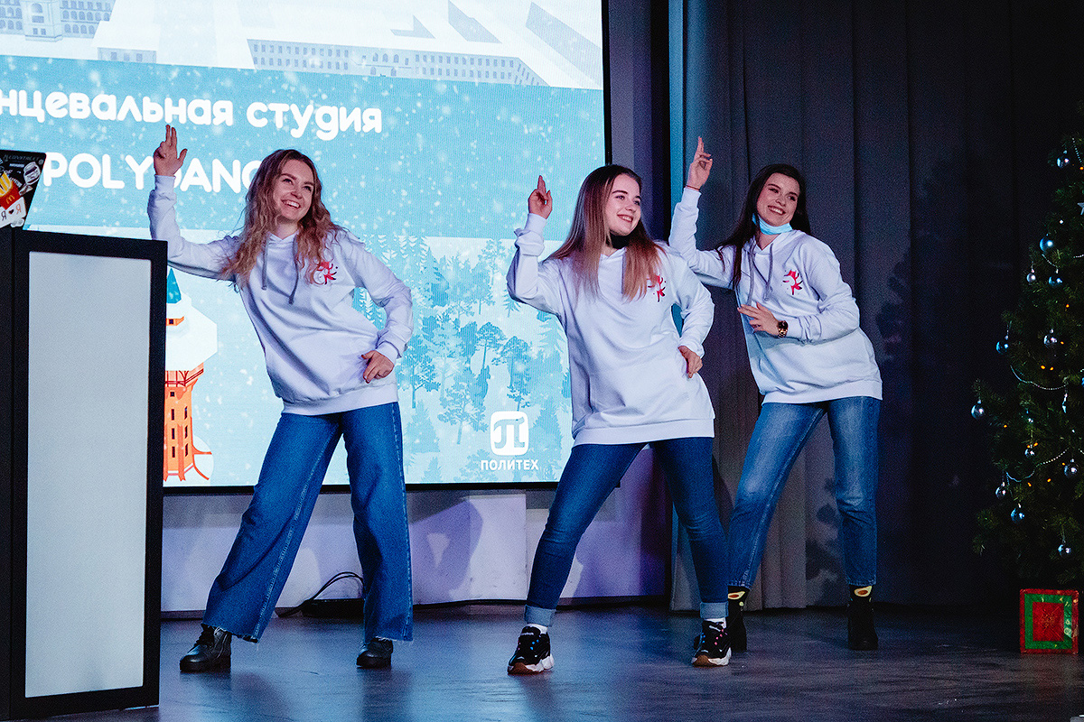 Зажигательный номер от танцевальной студии PolyDance Зажигательный номер от танцевальной студии PolyDance