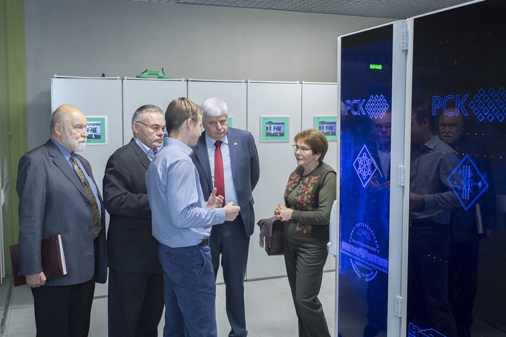 В.А. Соловьев с супругой посетили Суперкомпьютерный центр Политехнический 