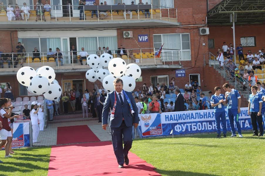 Директор Института физической культуры, спорта и туризма СПбПУ В.П.Сущенко на церемонии открытия сезона 2015-16