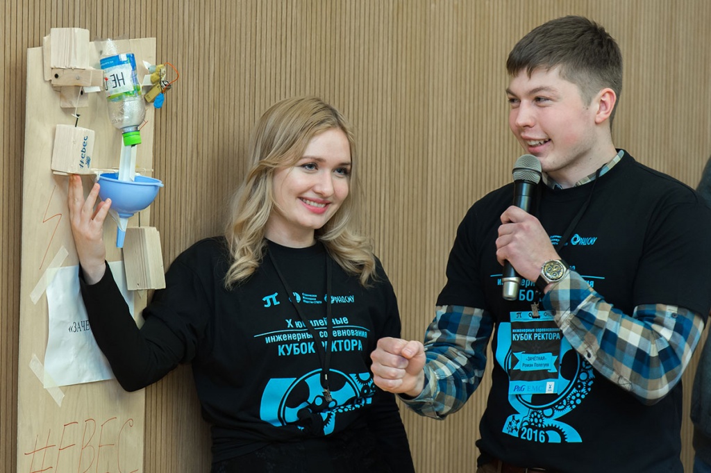 В категории Team Design команды представляли механизм, состоящий из двух последовательных преобразований энергии В категории Team Design команды представляли механизм, состоящий из двух последовательных преобразований энергии