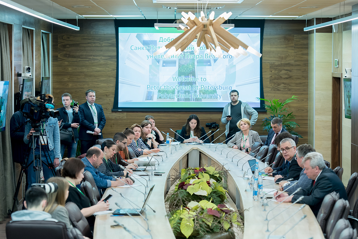 Роль ведущих университетов в цифровой трансформации страны обсудили на пресс-конференции в СПбПУ 