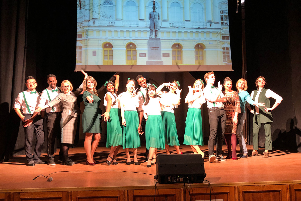 Иностранные студенты проявили свои творческие способности, продемонстрировали осведомленность в русской словесности и истории Петербурга, открытость к межкультурному диалогу 