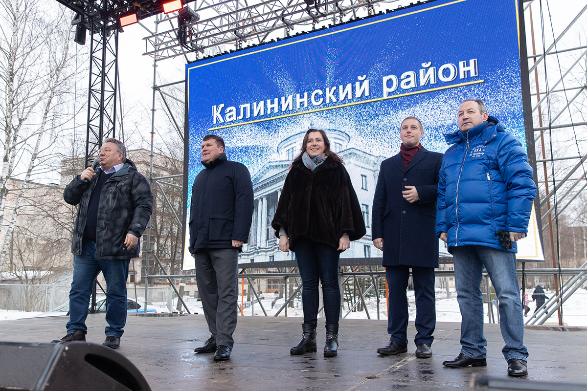 Гостей праздника приветствовал ректор и представители власти 