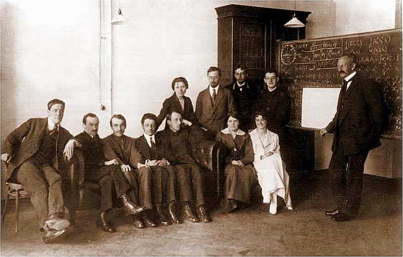 Научный семинар А.Ф. Иоффе по новой физикев Политехническом институте. 1916 Научный семинар А.Ф. Иоффе по новой физикев Политехническом институте. 1916