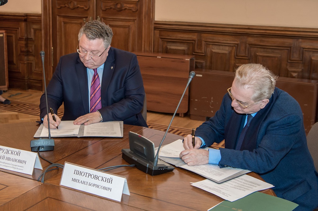 После продолжительного сотрудничества и совместных проектов СПбПУ с Государственным Эрмитажем между организациями было подписано соглашение о сотрудничестве