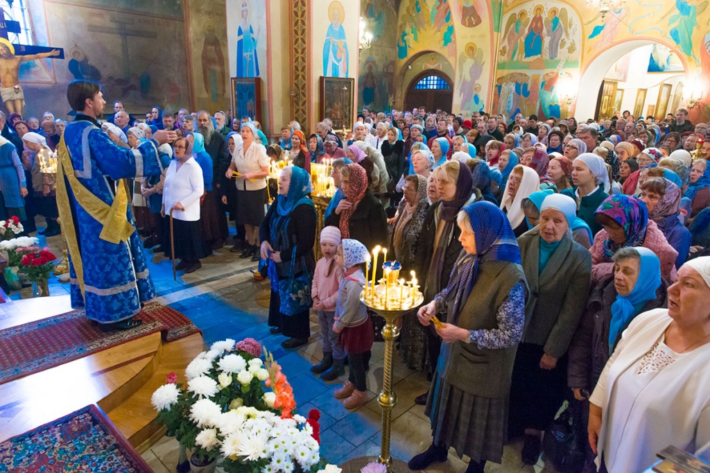 Служба в храе Покрова Пресвятой Богородицы