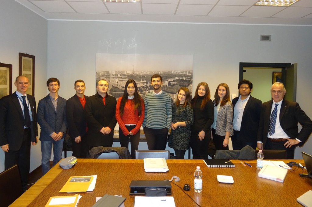 Студенты СПбПУ с преподавателями и руководством Миланского политехнического университета