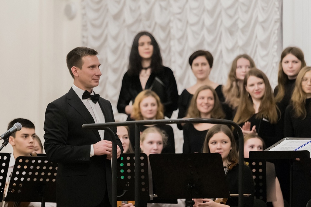 Художественный руководитель оркестра Дмитрий МИСЮРА делает уникальные аранжировки и переложения