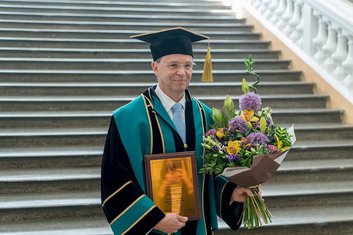 Президент Лейбниц университета Ганновера Фолькер ЭППИНГ поблагодарил за присвоение ему звания Почетного доктора СПбПУ 