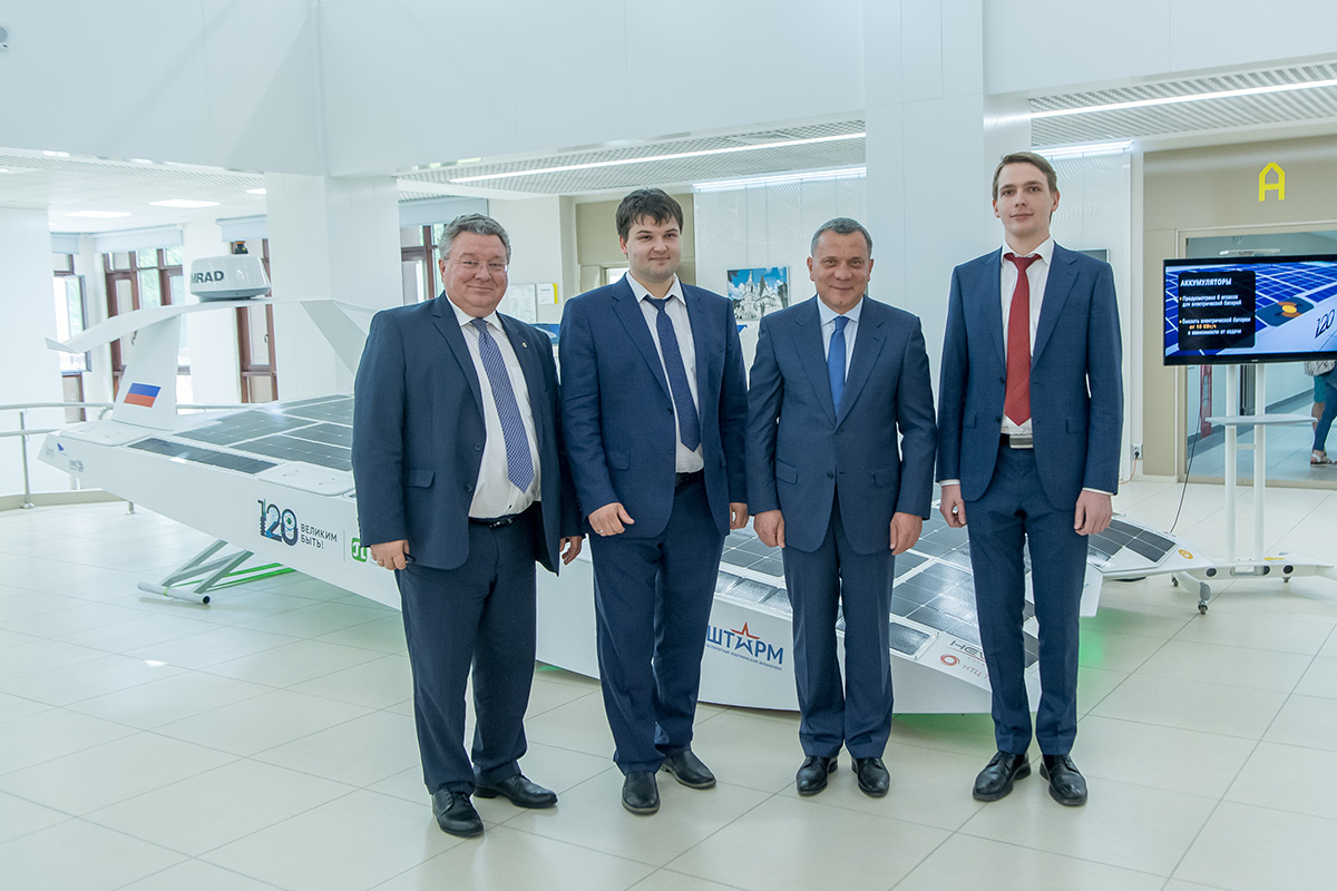 Юрию Борисову показали научно-технические разработки студентов Политеха Юрию Борисову показали научно-технические разработки студентов Политеха