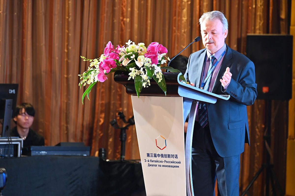 Начальник УМС Владимир Хижняк презентовал лучшие практики инновационной деятельности СПбПУ с акцентом на сотрудничество с Китаем 