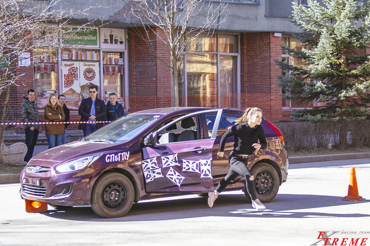 Смена пилота на эстафете. Команда «ЖМЖМЖ» 