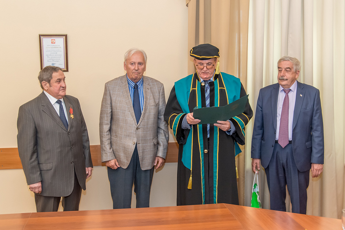 Ученый секретарь СПбПУ Владислав ЖИВУЛИН рассказал, что решение присвоить звание Почетного доктора Анатолию ТУРЧАКУ было принято Ученым советом СПбПУ единогласно Ученый секретарь СПбПУ Владислав ЖИВУЛИН рассказал, что решение присвоить звание Почетного доктора Анатолию ТУРЧАКУ было принято Ученым советом СПбПУ единогласно