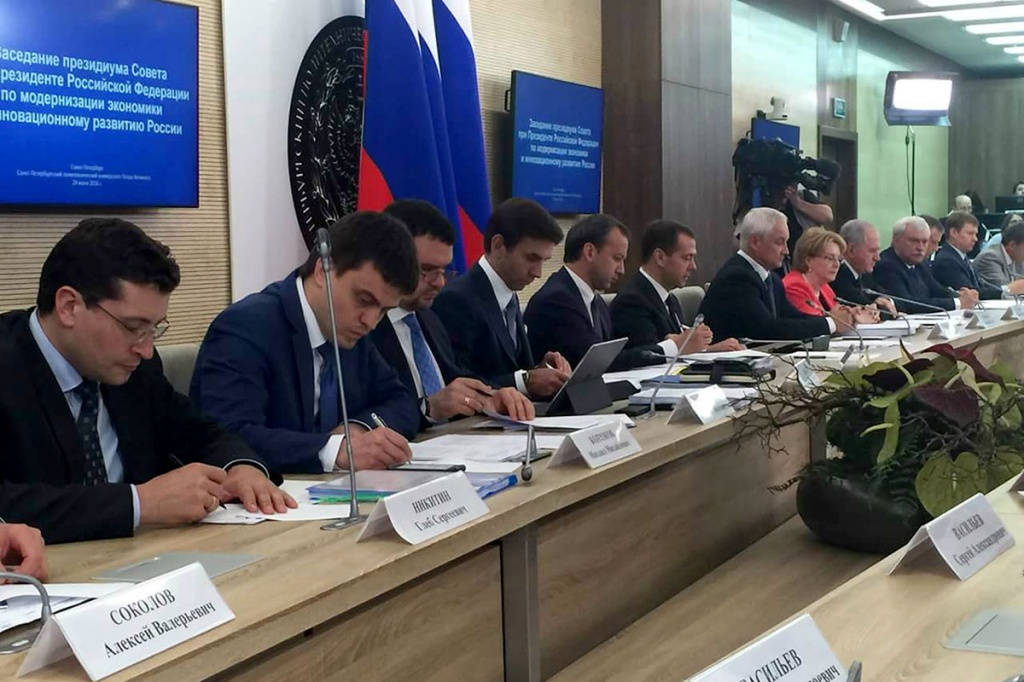 Участники заседания президиума Совета при Президенте РФ по модернизации экономики и инновационному развитию России Участники заседания президиума Совета при Президенте РФ по модернизации экономики и инновационному развитию России