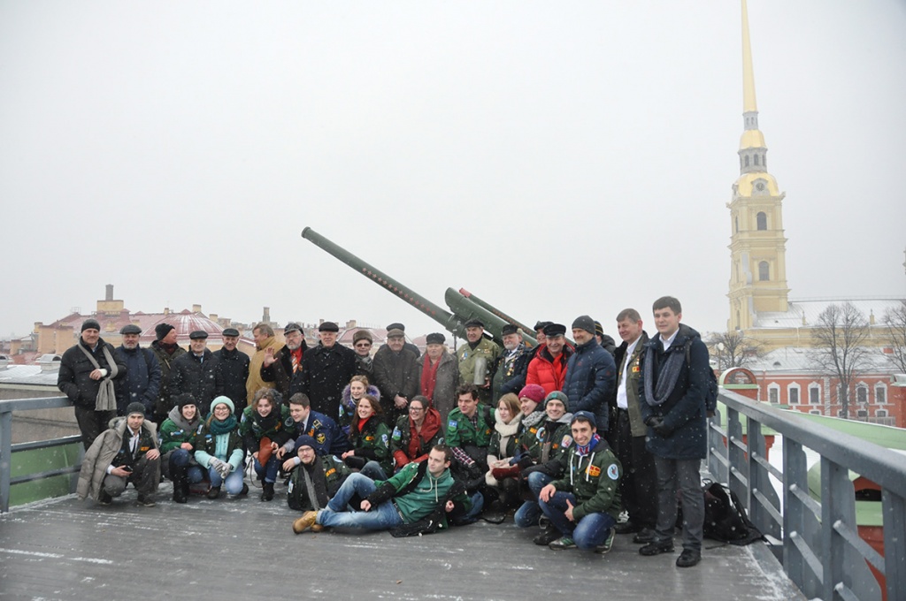В Санкт-Петербурге праздник студенческих отрядов уже традиционно открыл выстрел из пушки Нарышкина бастиона Петропавловской крепости
