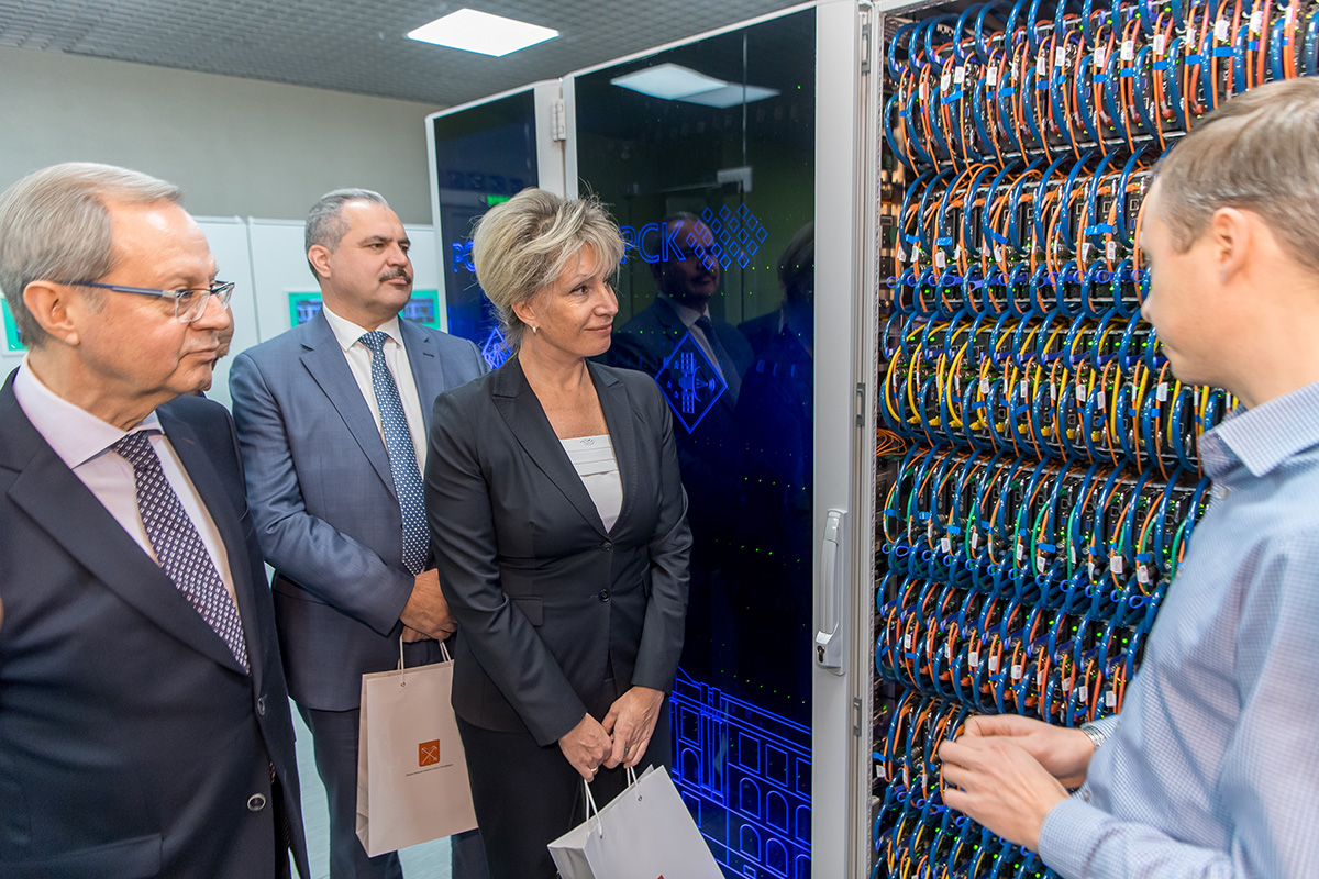 Членам Общественной палаты показали Суперкомпьютерный центр СПбПУ 