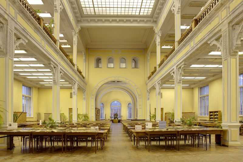 Читальный зал Фундаментальной библиотеки СПбПУ 