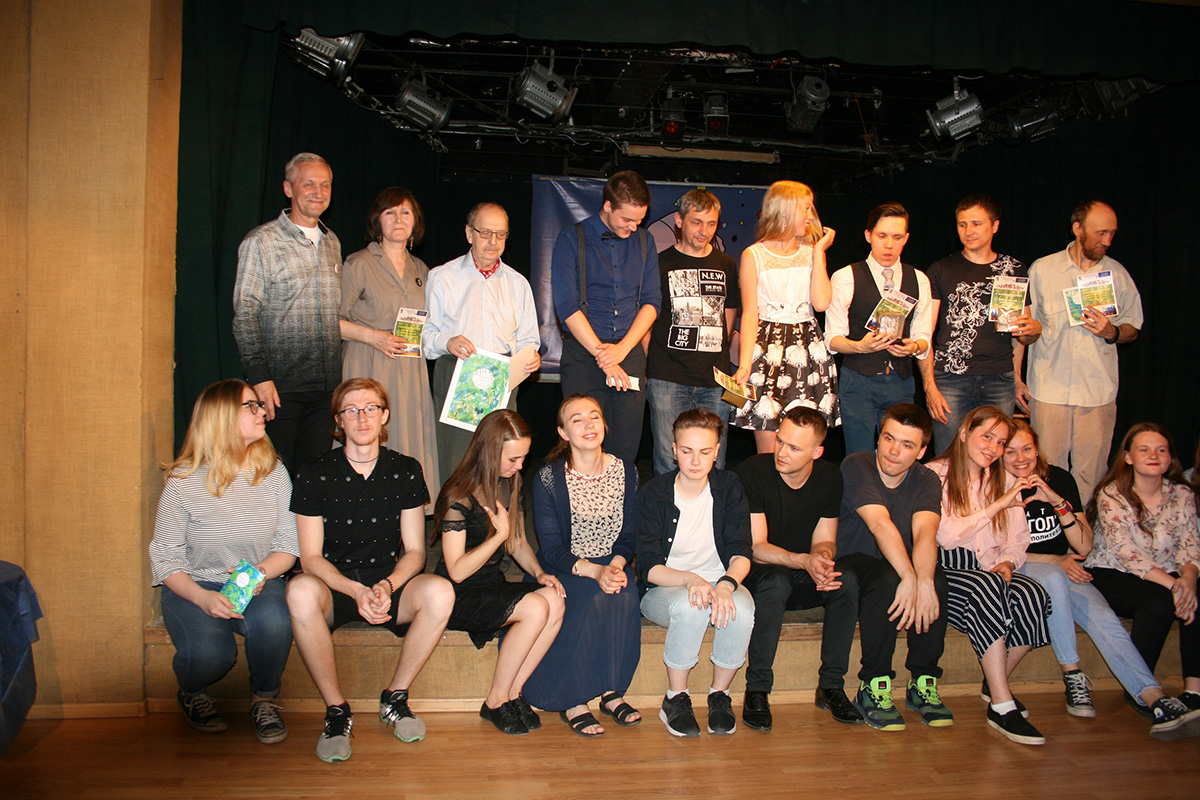 Александр Борщевский с коллективом театра «Глагол» на закрытии 48-го сезона 