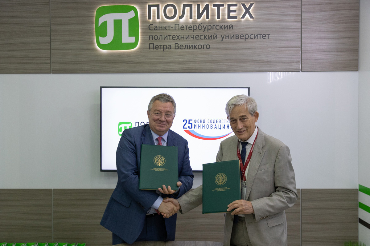 Ректор СПбПУ Андрей РУДСКОЙ и председатель наблюдательного совета Фонда содействия инновациям Иван БОРТНИК 