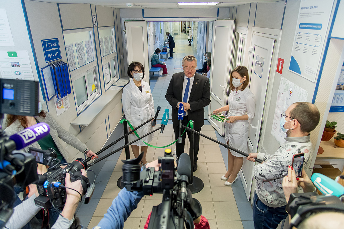 Андрей Рудской и Оксана Алешко открыли центр вакцинации от COVID-19 