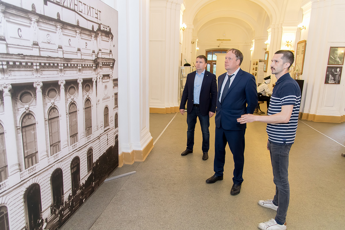 Для гостя провели экскурсию по историческим локациям Политеха 