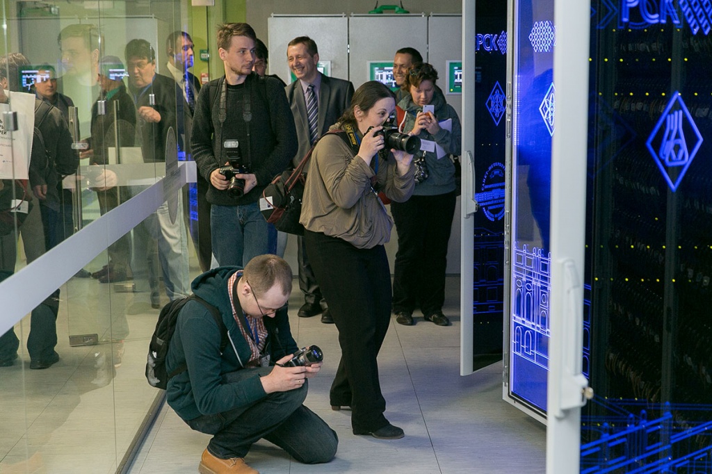 Экскурсия по Суперкомпьютерному центру Политехнический - представителям прессы показали Машинный зал Экскурсия по Суперкомпьютерному центру Политехнический - представителям прессы показали Машинный зал