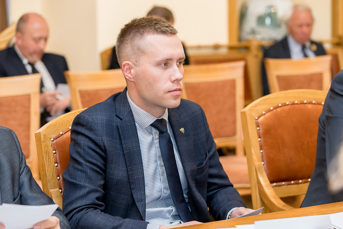 О системе работы с обучающимися и выпускниками СПбПУ рассказал Максим Пашоликов 