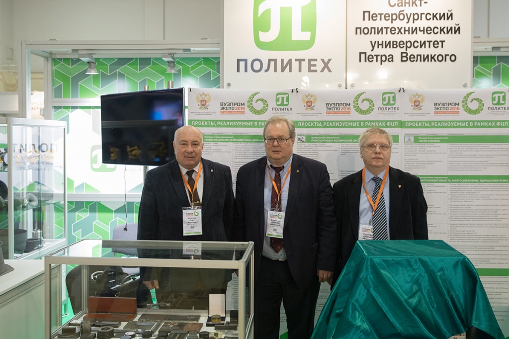 Слева направо - зампроректора по научной работе О.С. Ипатов, проректор по перспективным проектам А.И. Боровков, проректор-пресс-секретарь Д.И. Кузнецов Слева направо - зампроректора по научной работе О.С. Ипатов, проректор по перспективным проектам А.И. Боровков, проректор-пресс-секретарь Д.И. Кузнецов