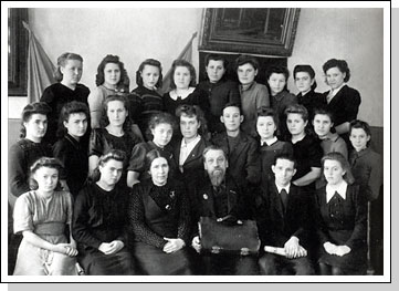 Л.В. Некраш (1886-1949) со студентами. 1947 1913 Л.В. Некраш (1886-1949) со студентами. 1947 1913