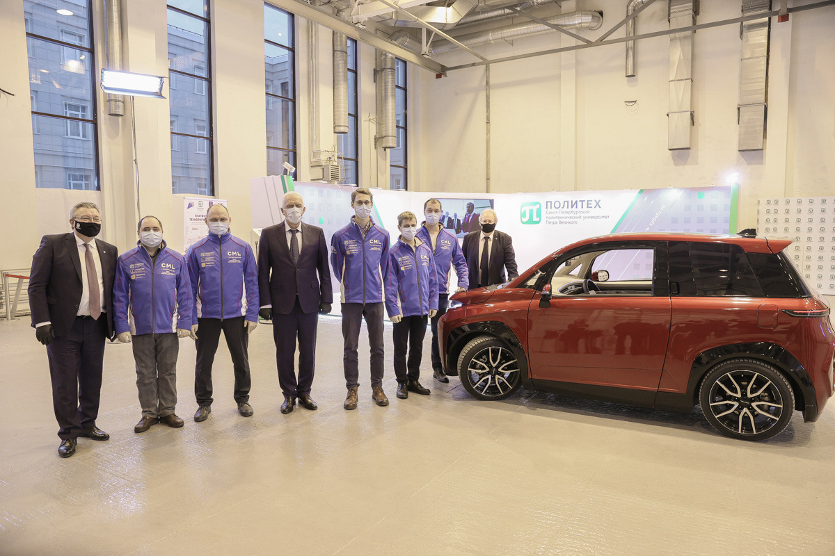 Александр ГУЦАН, команда разработчиков и руководители вуза 